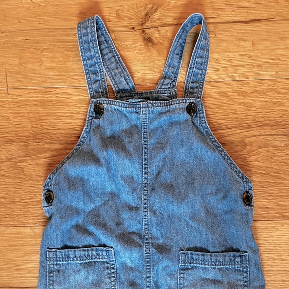 H&M soft jean overall with snap leg closures 9-12 months - Picture 2 of 3